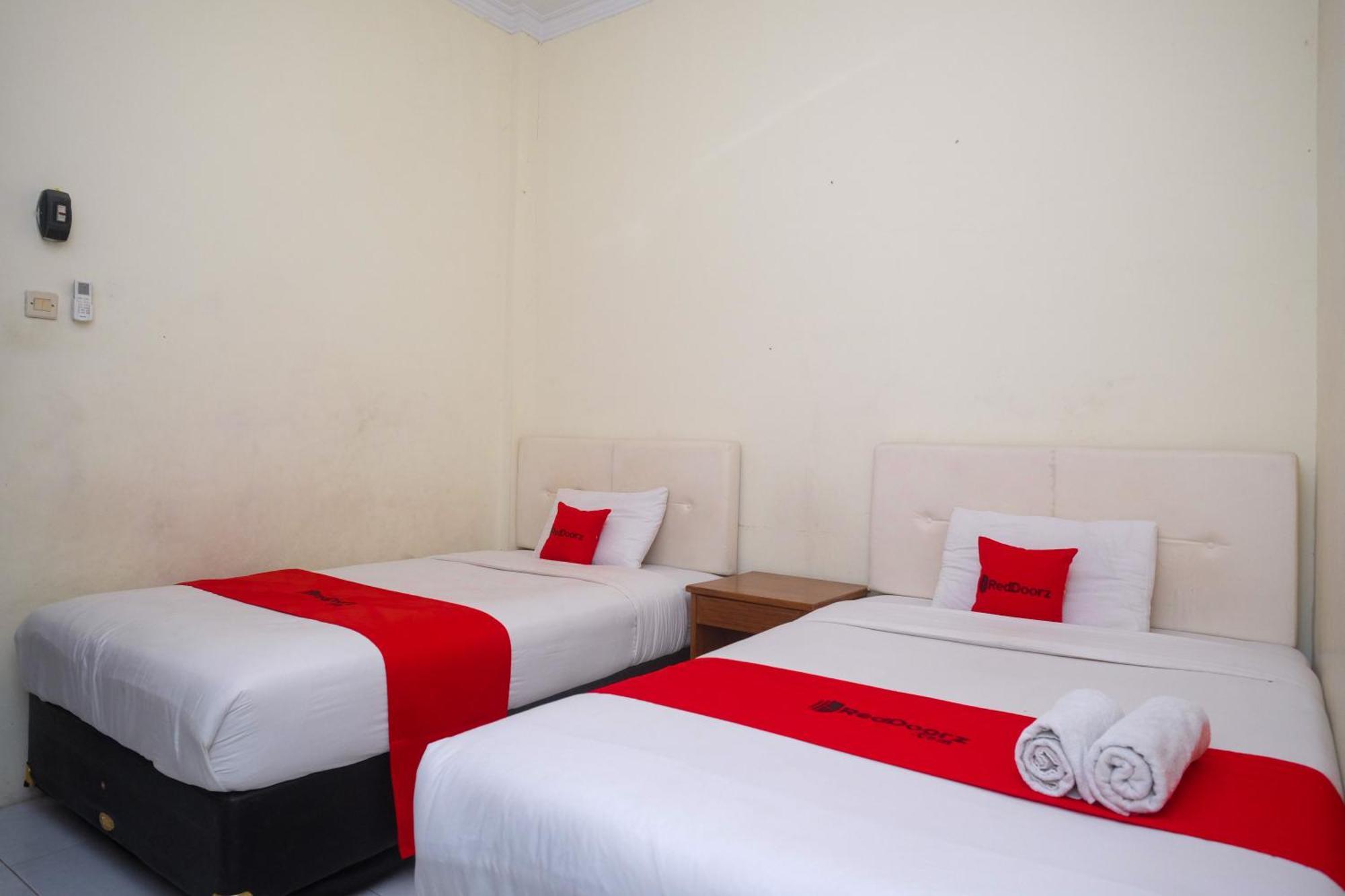 Reddoorz Syariah Near Pakuwon Mall Jogja Kejayan Exterior foto