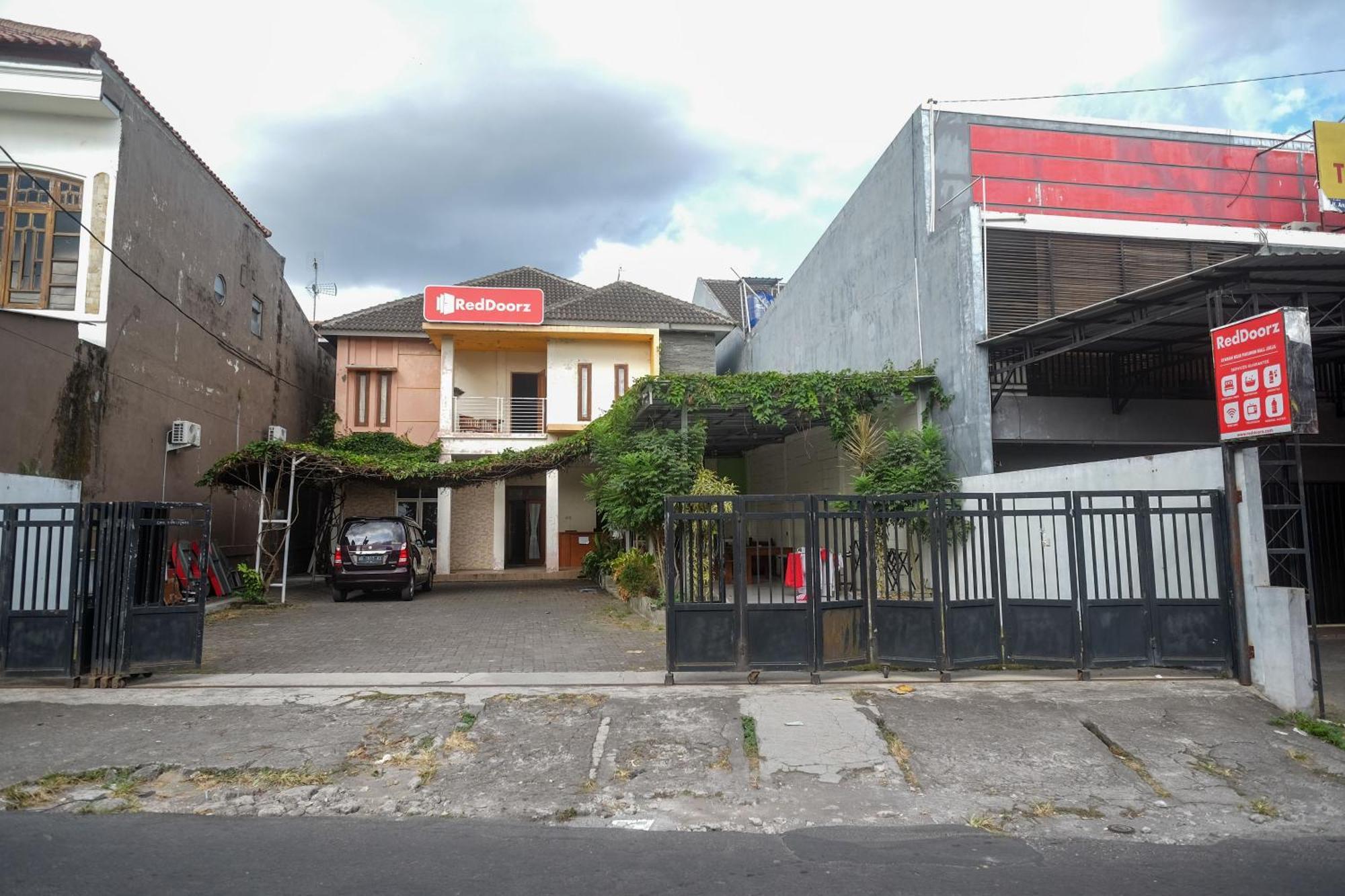 Reddoorz Syariah Near Pakuwon Mall Jogja Kejayan Exterior foto